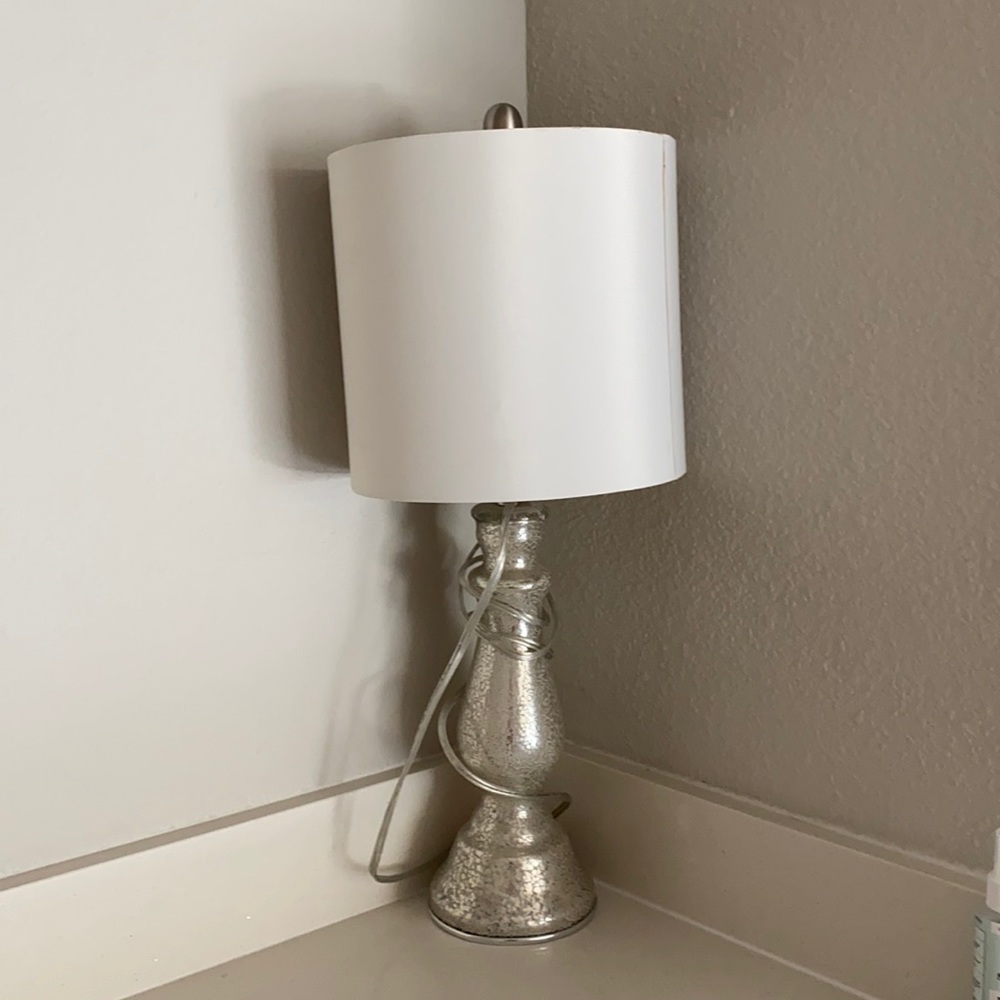 Pretty chrome/silver lamp